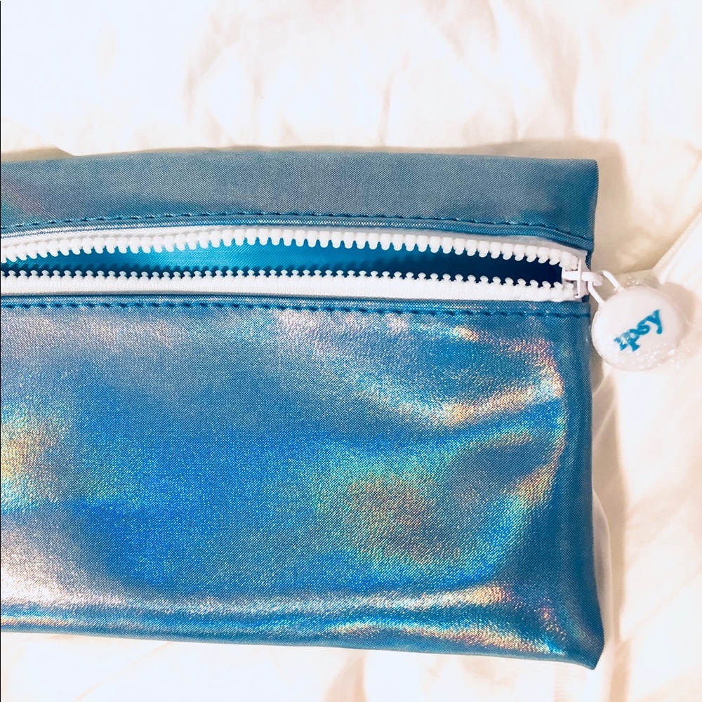 [ipsy] Aqua Blue Pearlescent Shimmering Makeup Bag